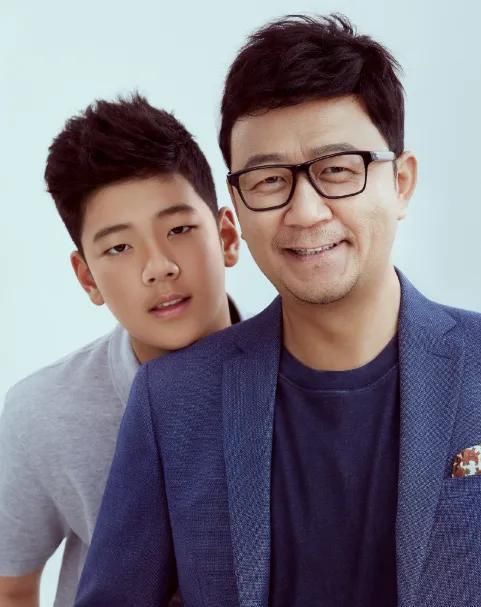 追成|有种逆袭叫《爸爸去哪儿》的石头,当初嫌他丑,现在追成狗