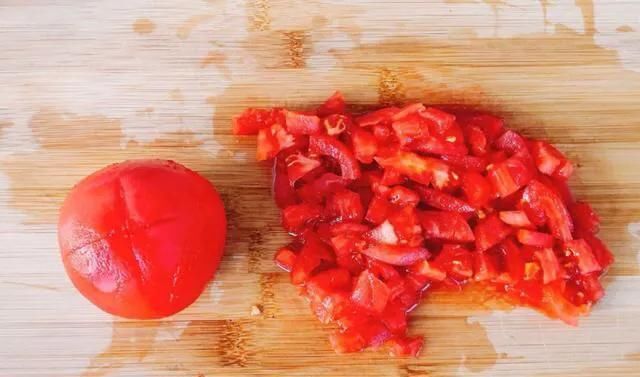  下饭|天热，回家犯愁吃什么，试试这道汤，简单又营养，看着就下饭