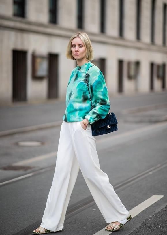 舒适|最近火了一种穿搭，叫“阔腿裤+拖鞋”，舒适自在，时髦精都在穿