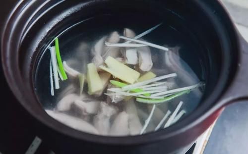 猪肉|秋天,少吃猪肉多喝它,每天一碗,气血足了,失眠也好了