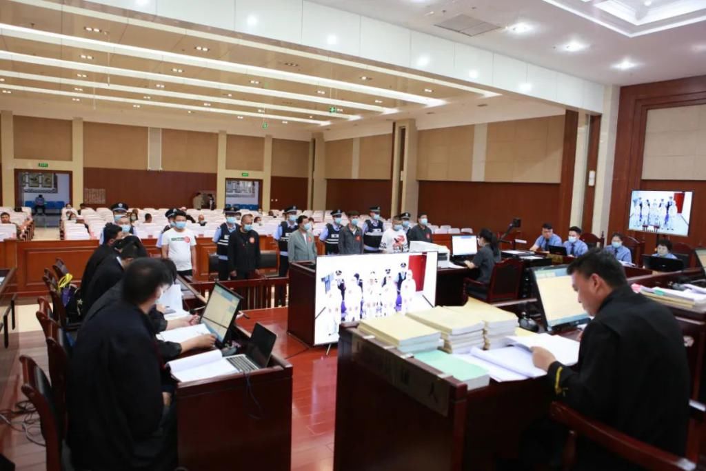  寻衅滋事罪|【阳光?法治】非法拘禁、敲诈勒索！陆维忠等12人涉恶案公开宣判