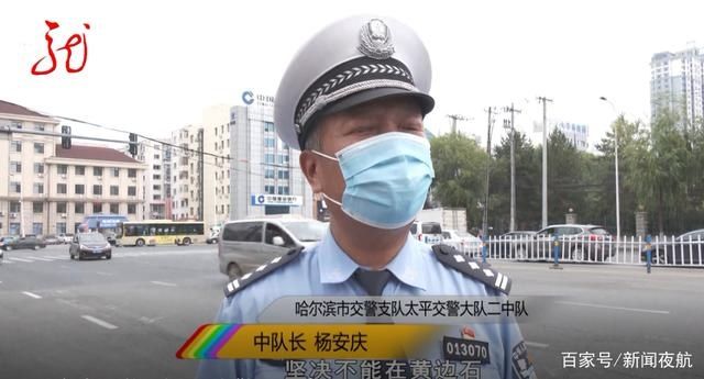 没了|交警现场处罚,占道卖红肠的没了,但违法停车的人还不少