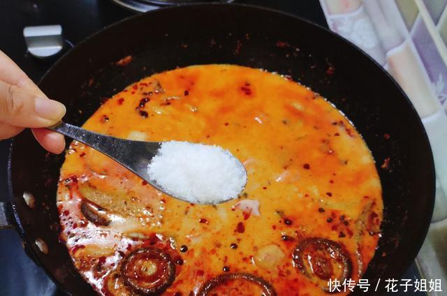 麻辣烫|闺女最馋这麻辣烫,红油浓香,酷辣入味,不用买底料,做法超简单