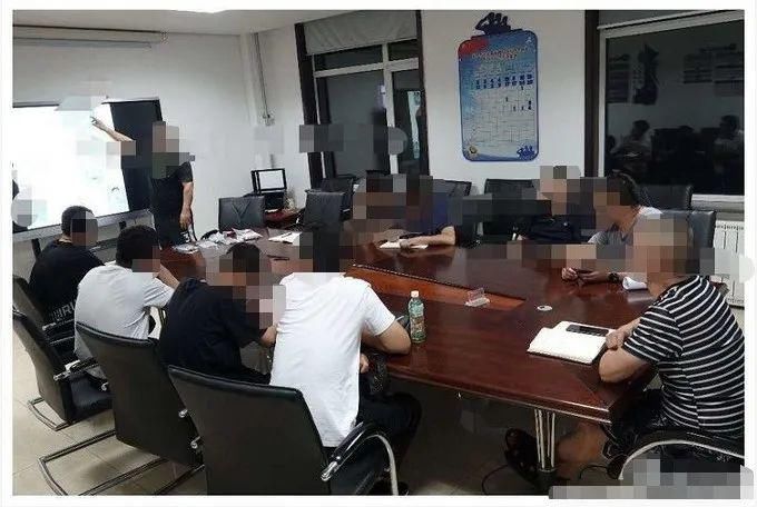  追捕|追捕实拍丨毒贩腰别长刀！