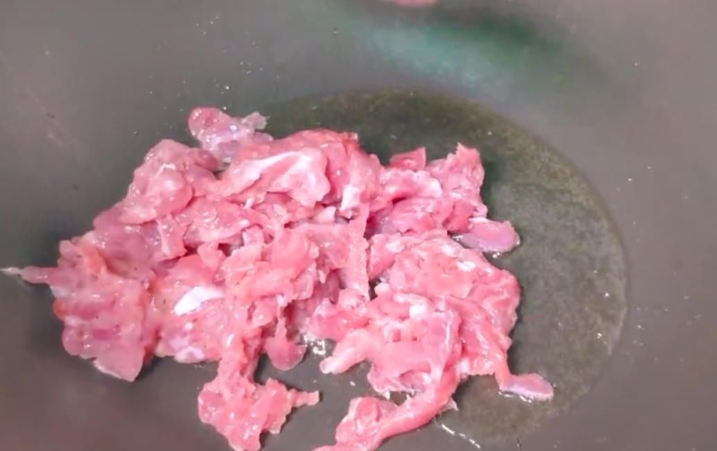 大人|1分钟学会经典下饭菜“雪菜炒毛豆”,鲜香美味,大人小孩都喜欢