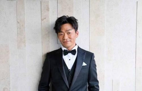  低调|王宝强低调现身少林寺！身材消瘦着装简单，身边不见冯清身影