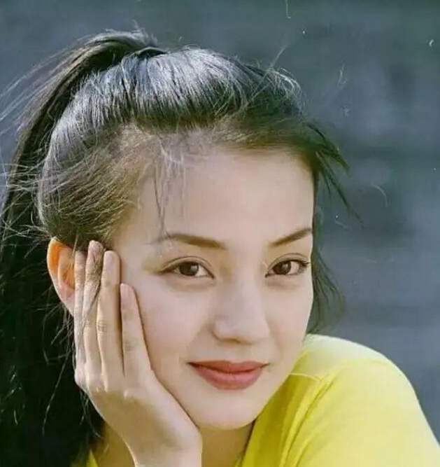 周迅|四大花旦章子怡、赵薇、周迅、徐静蕾年轻时,你被谁惊艳了