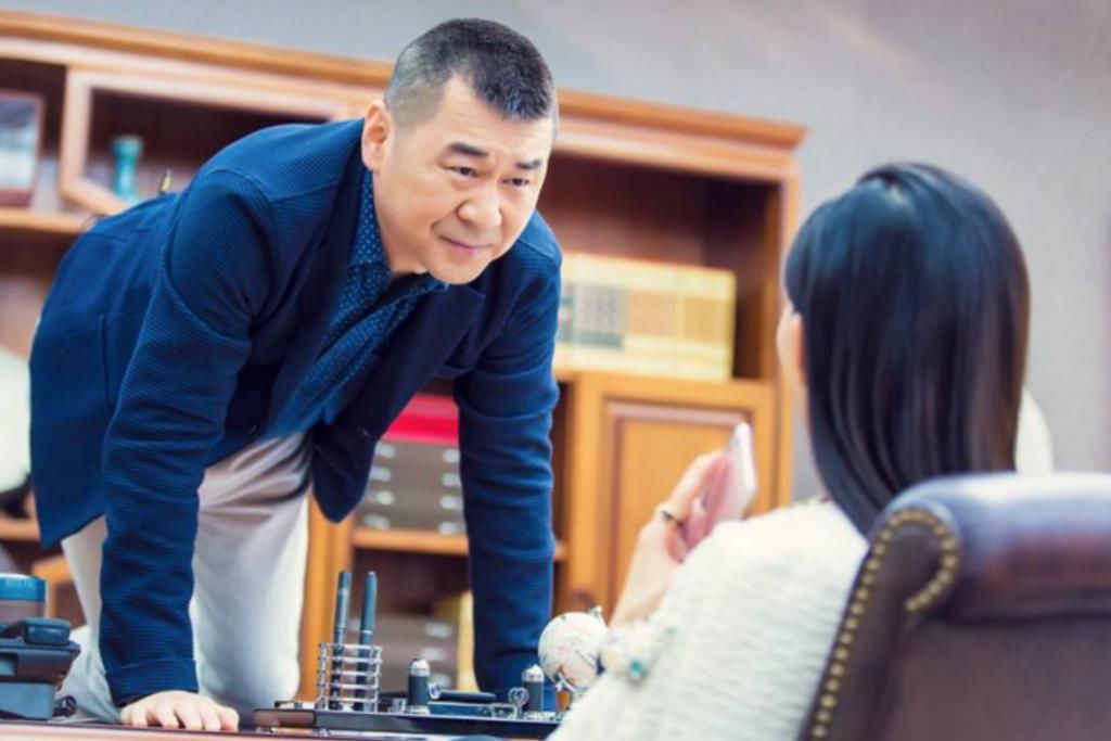  陈建斌|陈建斌“帝王模式”切换至“霸道总裁”，“老少配”的爱情很尴尬