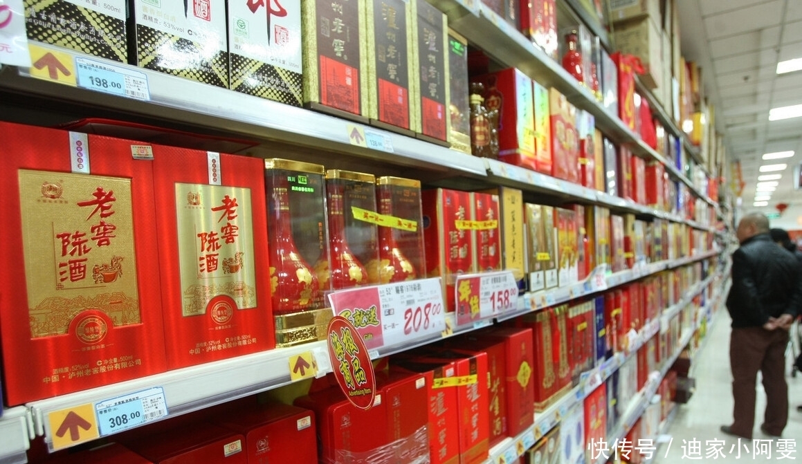 辨别|买白酒,如何分辨是粮食酒还是酒精勾兑酒?学会这几招,轻松辨别