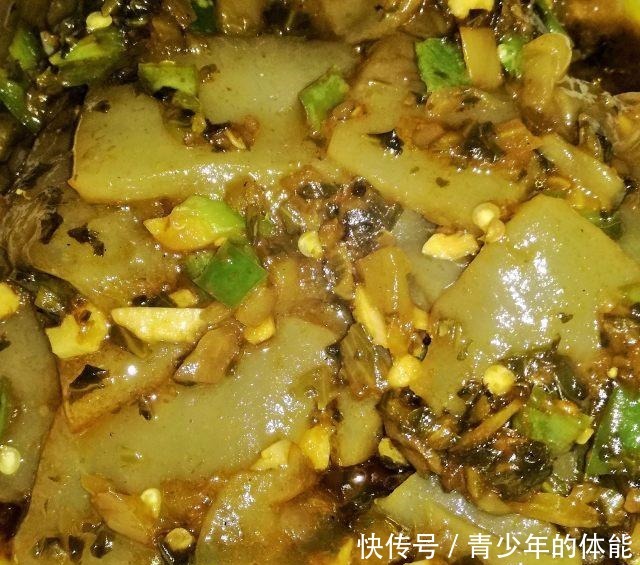 绝配|酸菜炒魔芋豆腐，简直就是酸爽中的绝配，保证你吃的都停不下来