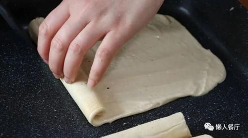 蛋糕|不用烤箱,不用电饭锅,这是用平底锅就能做的蛋糕卷,一次性成功