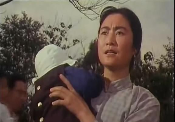  舞台姐妹|谢晋、《小花》导演张铮均用她出演主要角色，今80岁仍活跃影坛