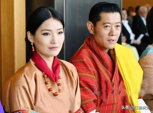  宫廷|30岁佩玛两幅面孔！宫廷晚宴时笑靥如花，面对不丹国王依旧高冷