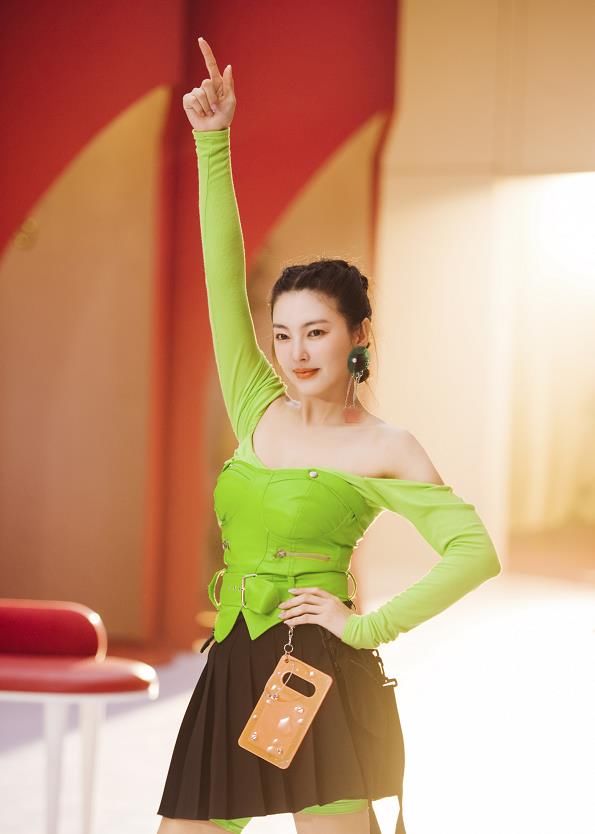 拿下|还在觉得张雨绮是“傻大姐”?她成《姐姐》最大赢家,口碑逆转拿下3个代言