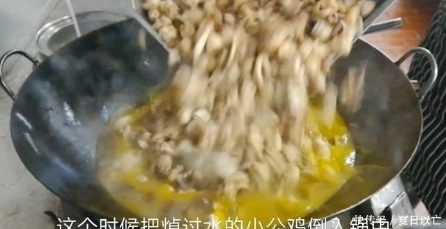 香菇|淮扬菜大厨改良员工餐将香菇烧鸡这么做,鲜香微辣,开胃下饭