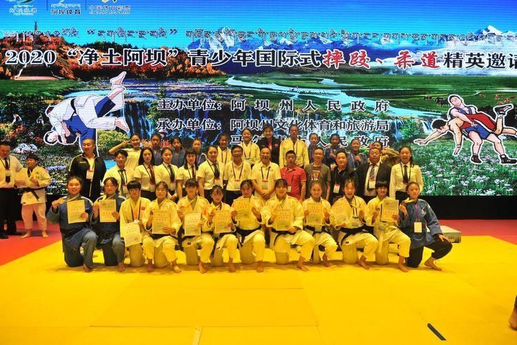  摔跤|阿坝州运动员勇夺“净土阿坝”青少年国际式摔跤柔道邀请赛首金！