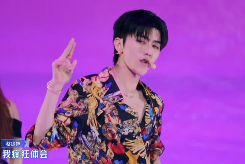  Lisa|导师合作舞台，有谁注意蔡徐坤和许馨文的互动？Lisa都羡慕了