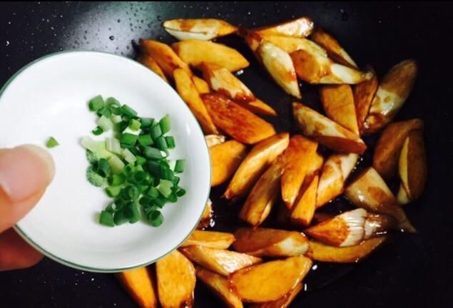 比肉|这道菜含有17种氨基酸，油焖吃下饭又营养，比肉还好吃！