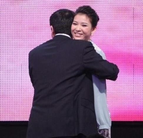 成功|非诚勿扰“无臂女孩”与小伙牵手成功后,下台被甩如今成怎样了?