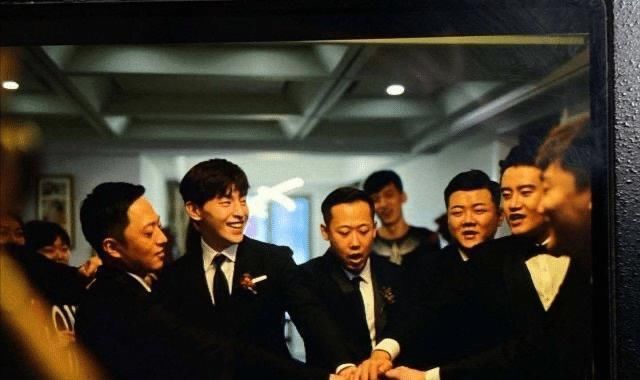  专业户|邓伦回家乡当伴郎，网友：伴郎专业户，经验丰富