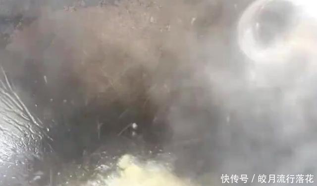 油条|丝瓜加两根油条,清香爽口,夏天吃起来清爽开胃,下饭又解馋!