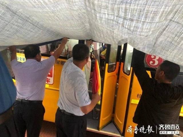  爱心长廊|虎山镇中心完小 风雨中最美丽的身影