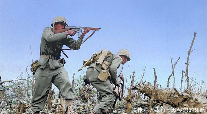 美军|冲绳战役中令人伤心的一幕美军战地记者镜头下的“坦克之死”！