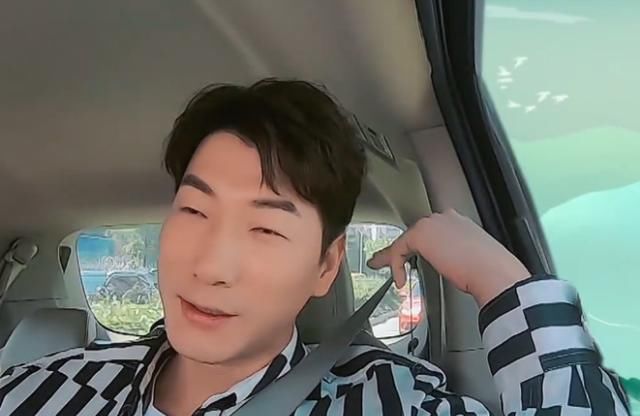  高鼻梁|《中餐厅》开了十级磨皮？张亮的高鼻梁都磨没了，看着像个橡胶人