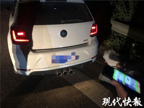  民警|男子开着震耳音乐半夜“炸街”，交警：罚！