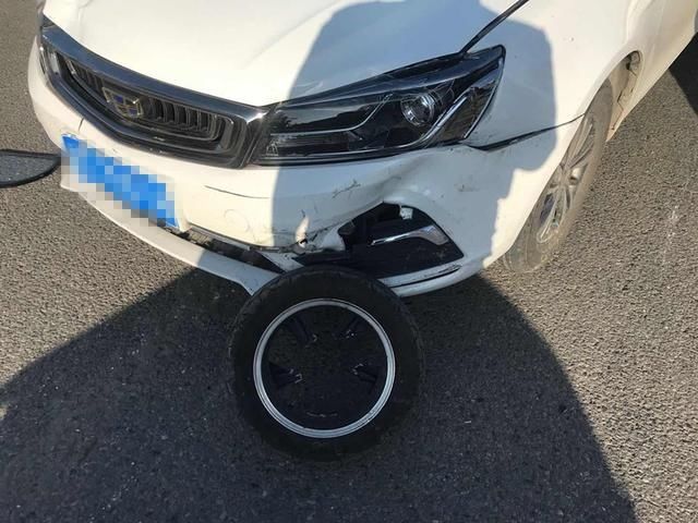  闯红灯|桂林“老年代步车”闯红灯被撞倒，还要承担全部责任