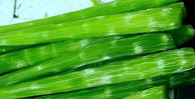  做法|精选美食：酒蒸蛤蜊、洋葱炒木耳、凉拌莴笋丝、酸菜鱼的做法