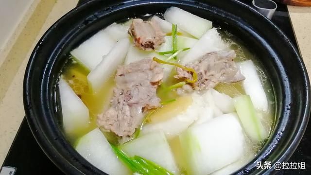  炖排骨|炖排骨汤，掌握3个关键的去腥步骤，炖出的汤水香气扑鼻