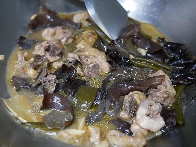 炖鸡|炖鸡时,有人焯水,有人直接炖,老厨子:教你1招,鸡肉更加入味