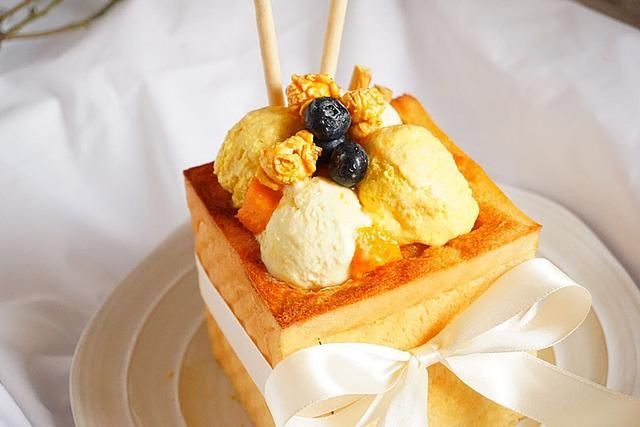  简单|饭店里38元一个的面包诱惑，自己在家做便宜又简单，附冰淇淋做法