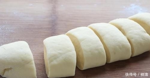 做法|面粉特别的创意做法,加2个紫薯,比包子馒头都好吃,酥得直掉渣