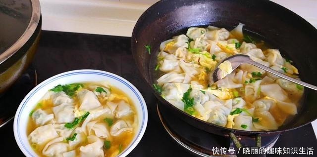 做法|做馄饨原来这么简单,不用买皮,自己调馅自己包,好吃更营养,香