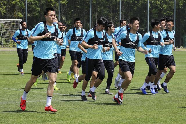  沈俊|5年被中超申花下放预备队4次，现面临离队，球迷：早就应该走了