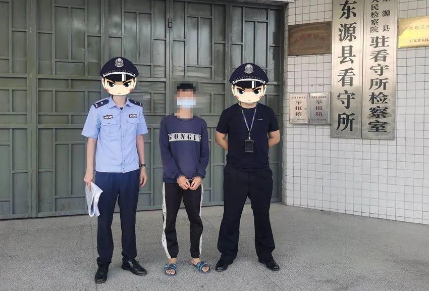 全过程|被蠢哭！“奇葩男”偷盗摄像头，反被监控拍下全过程