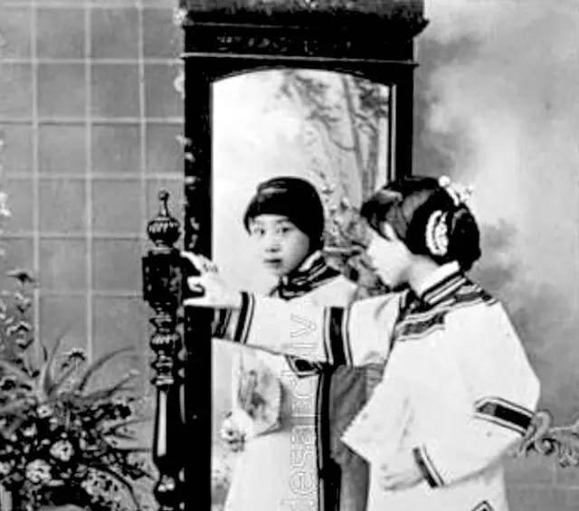 妇女|清朝真实格格老照片图4宫女美如画,图8妇女憨态可掬!