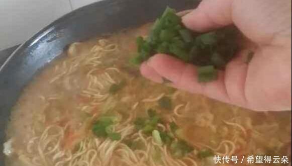 十足|特色美食泉州卤面,汤浓料足Q弹爽口,十足的闽南风味