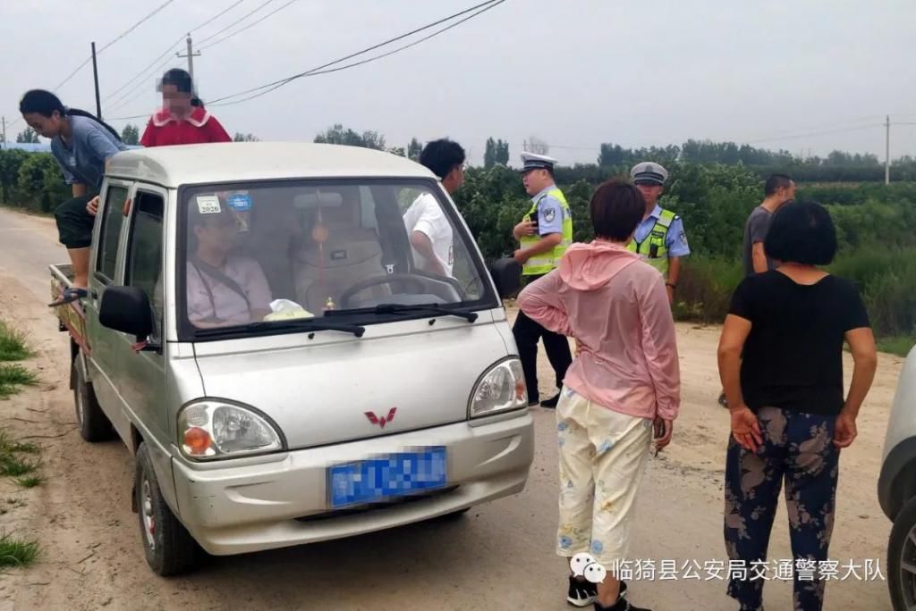  拍到|都在看！临猗大街上拍到的感人一幕！
