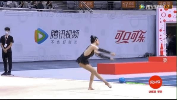  爆炸|凭“双料冠军”美爆炸热搜的她，才不是无辜“被绿”的傻白甜