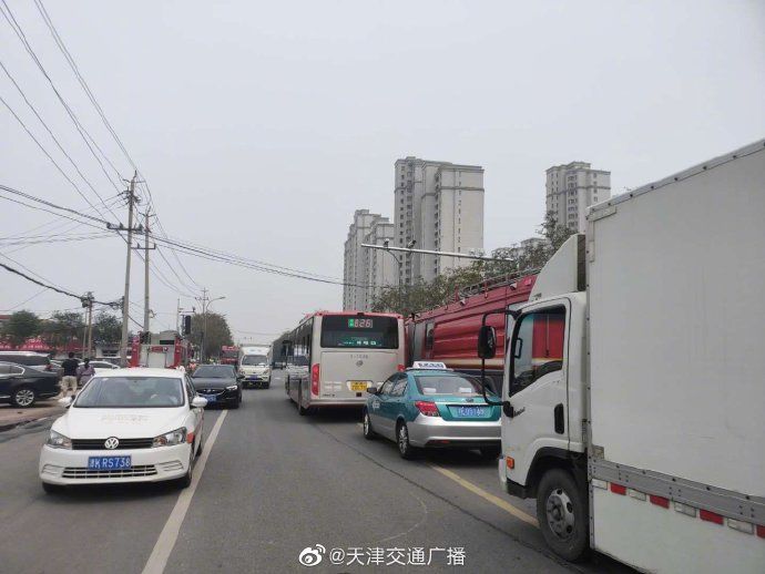  火情|天津 西青区一小区高层居民家中发生火情