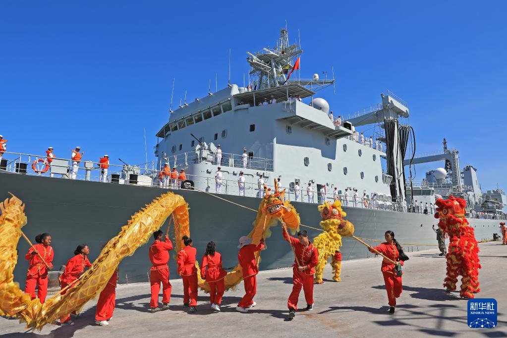 中国海军第45批护航编队抵达马达加斯加进行友好访问