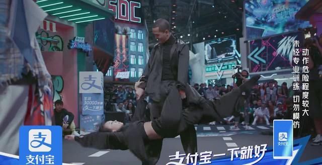  王一博|《这就是街舞》张艺兴得到专业认可，但是为何王一博却在摆手？