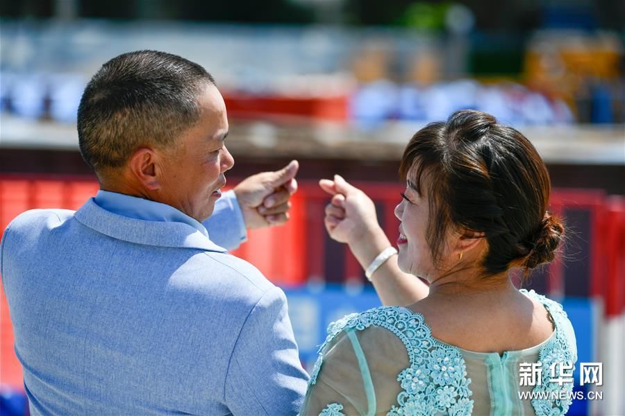 区中建五局地铁7号|七夕特辑:工地上的婚纱照