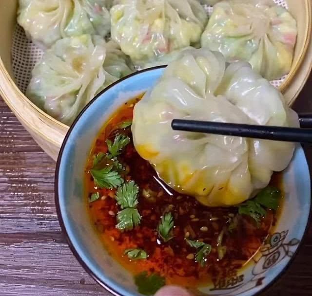 剩的|剩的饺子皮不要扔,做成包子,一擀一包真省事,皮薄馅大真好吃