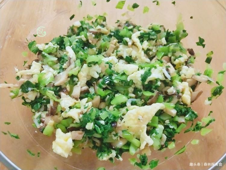 大锅|秋季饺子的做法，鲜香味美，10块钱做一大锅，比肉馅的还营养