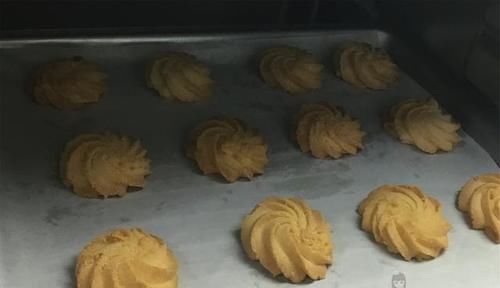裱花袋|一碗面粉一个鸡蛋的曲奇饼干,不加黄油,一样入口即化酥掉渣