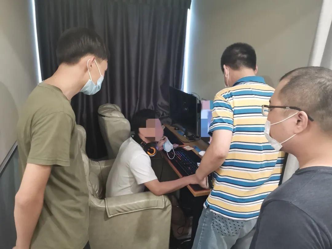  打电话|深圳市中心当街抛洒色情小卡片，这6人栽了！打电话真的能叫来美女吗？